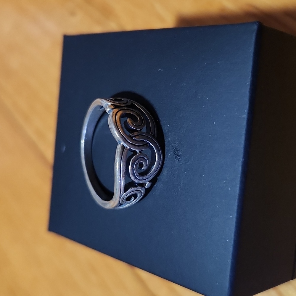 Vintage retired swirl ring